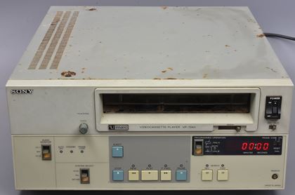 Sony-VP 7040 U-Matic analogue video a/s.